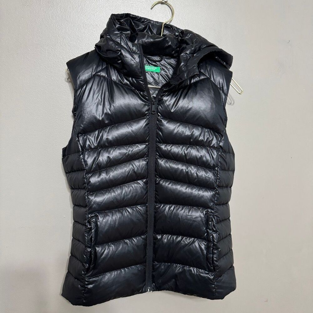 United Colors of Benetton women’s black puffer hooded vest size 8